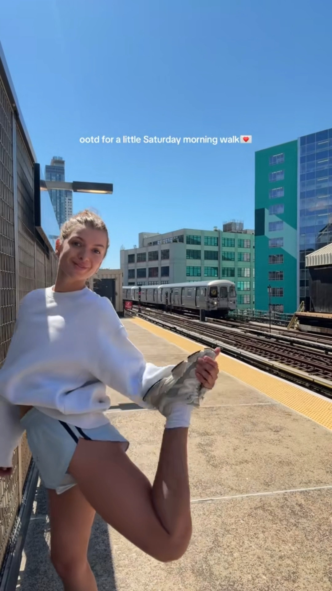 Aritzia has the best loungewear! Sized up in the crewneck.

#LTKActive #LTKU #LTKFindsUnder100