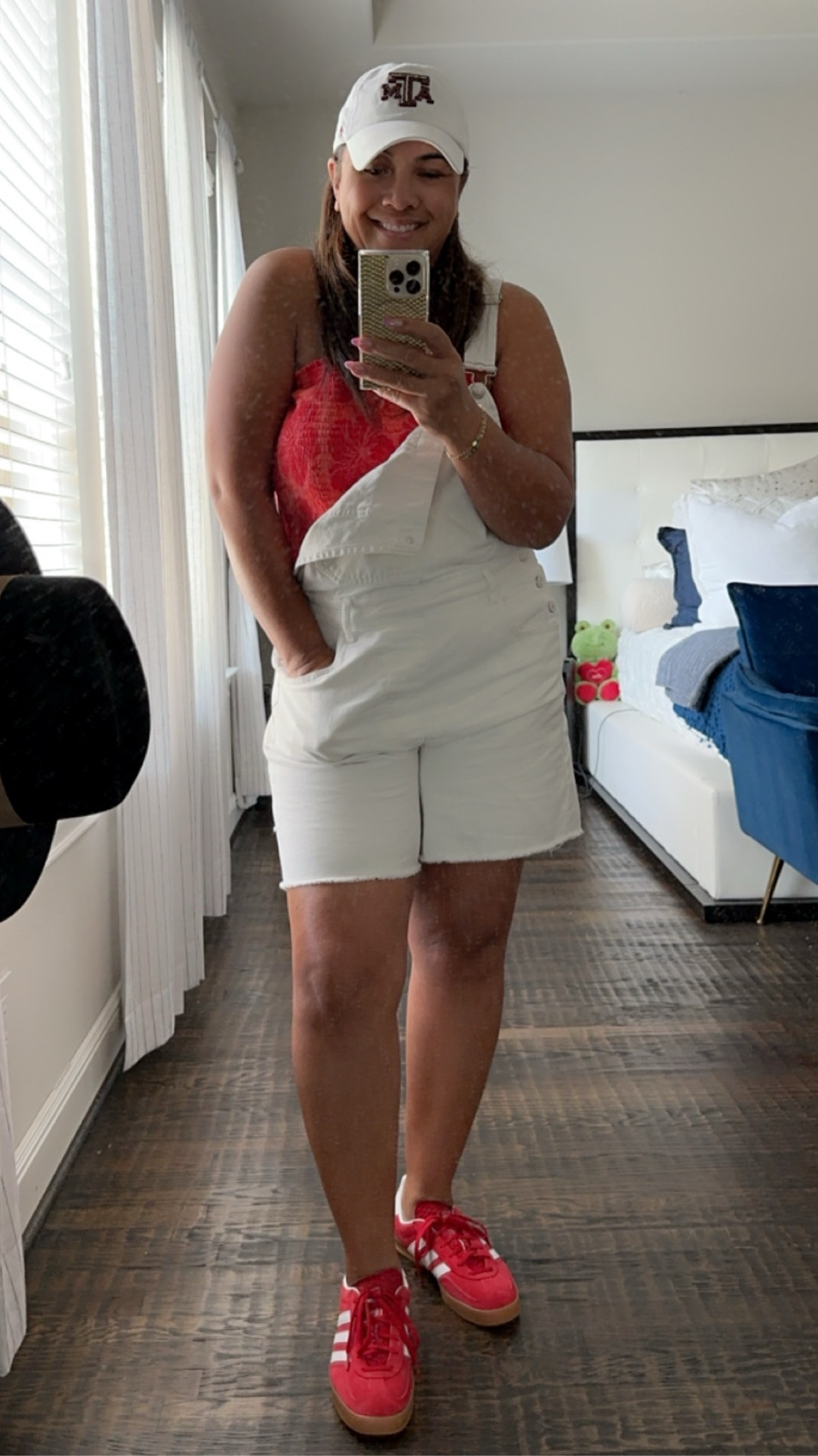 Aging with #STYLE and #CONFIDENCE! 

Shortfall: XL
Top: Large
Sneakers: 9