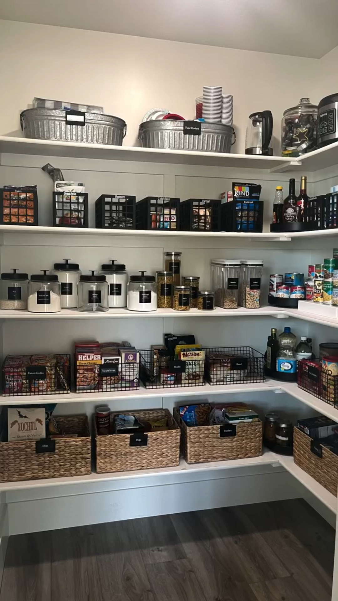 Just moved into your new home and staring at that blank pantry like… 😅 It’s exciting, but also a little overwhelming trying to figure out how to make it actually work for your family.

Here’s the thing… this can be at least one spot that’s in order first, which in my opinion is the best spot to tackle first because you still gotta eat, even if you’re not fully moved in.

Don’t worry, I got you! I’ll show you how to turn that empty space into a pantry that’s functional, organized, and actually makes your life easier.



#LTKHome #LTKFindsUnder100 #LTKmomlife