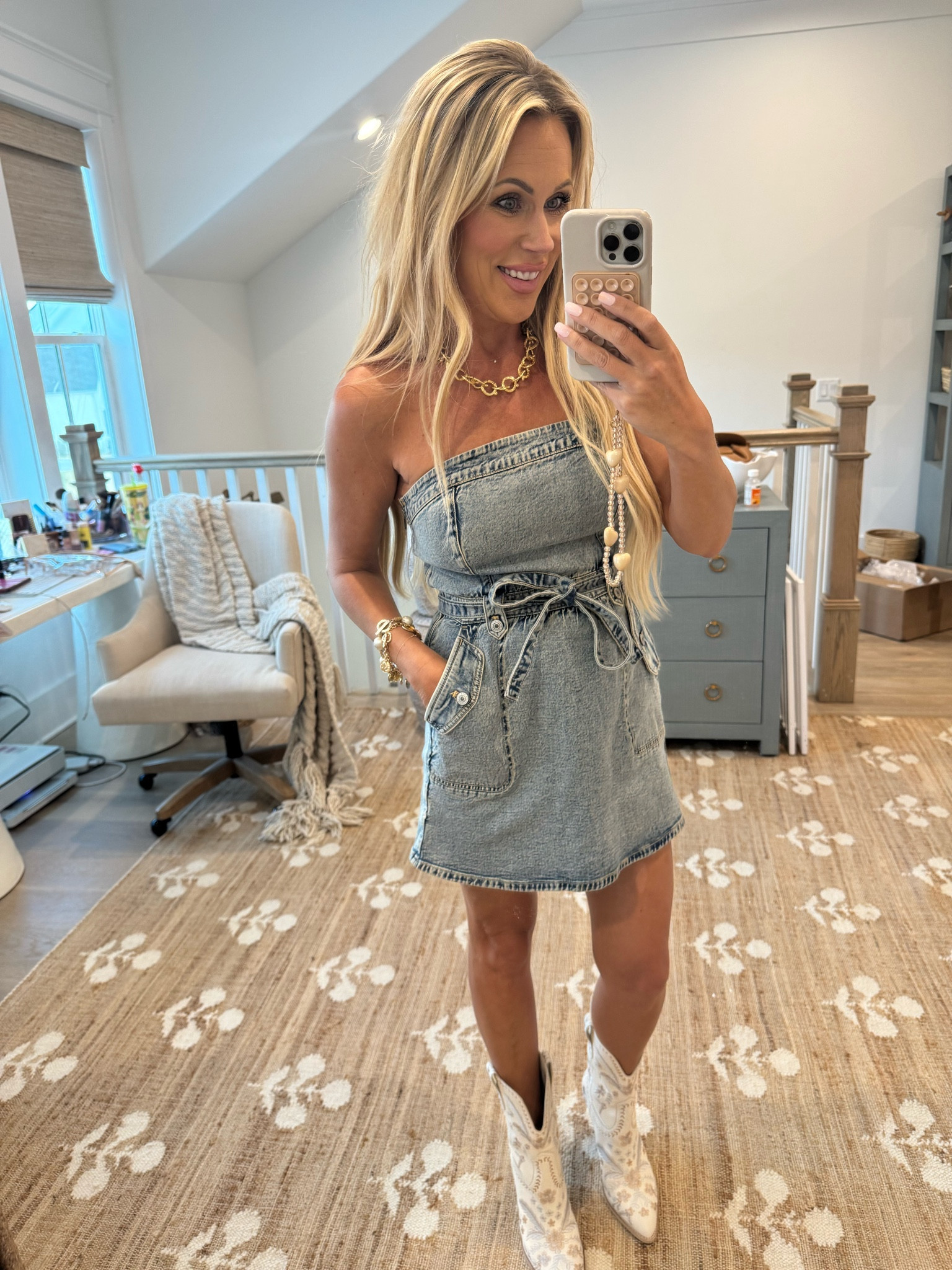 You need this dress and the boots for your next country concert! The bow detail in the front 😍 LOVE!

#LTKFindsUnder100 #LTKOver40 #LTKStyleTip