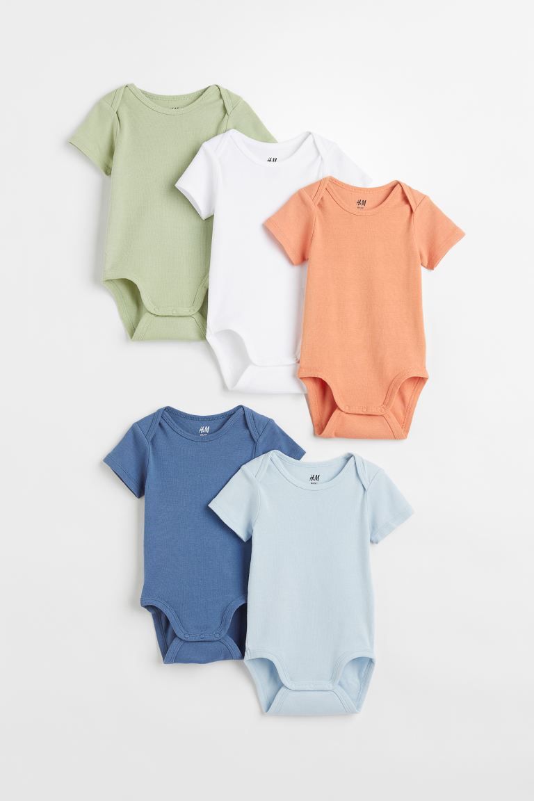 Conscious choice  Short-sleeved bodysuits in soft, organic cotton jersey with snap fasteners at g... | H&M (US + CA)
