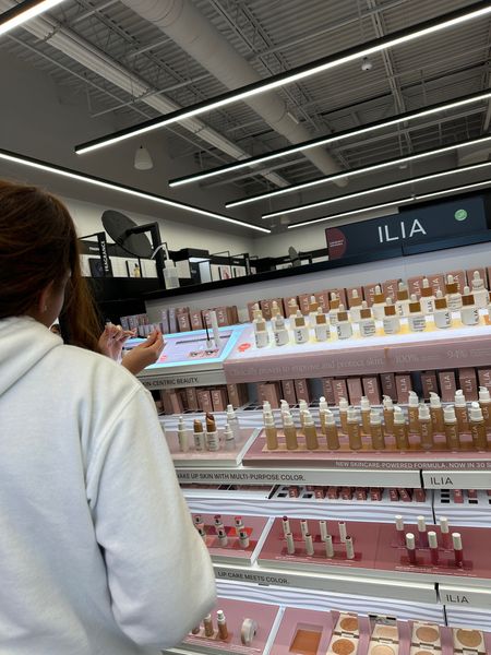 Our teen is slowly getting into makeup. We have been trying a few brands until she finds one that she loves. The team at Sephora were very helpful. @sephora #makeup #teens #beautyproducts #sephora #ilia