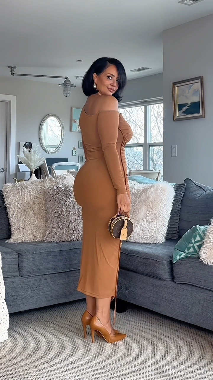 Curve Flattering Summer Date Night Outfit 🤎

Sizing ⬇️

5’3 
Size 8 / Medium
Bust: 34DDD
Waist: 28”
Hips: 43”
Wearing Size Medium 

over 40, millennial, petite, petite curvy, curvy, size 8, midsize, midi dress, ruched dress, date dress 

#LTKMidsize #LTKStyleTip #LTKFindsUnder50