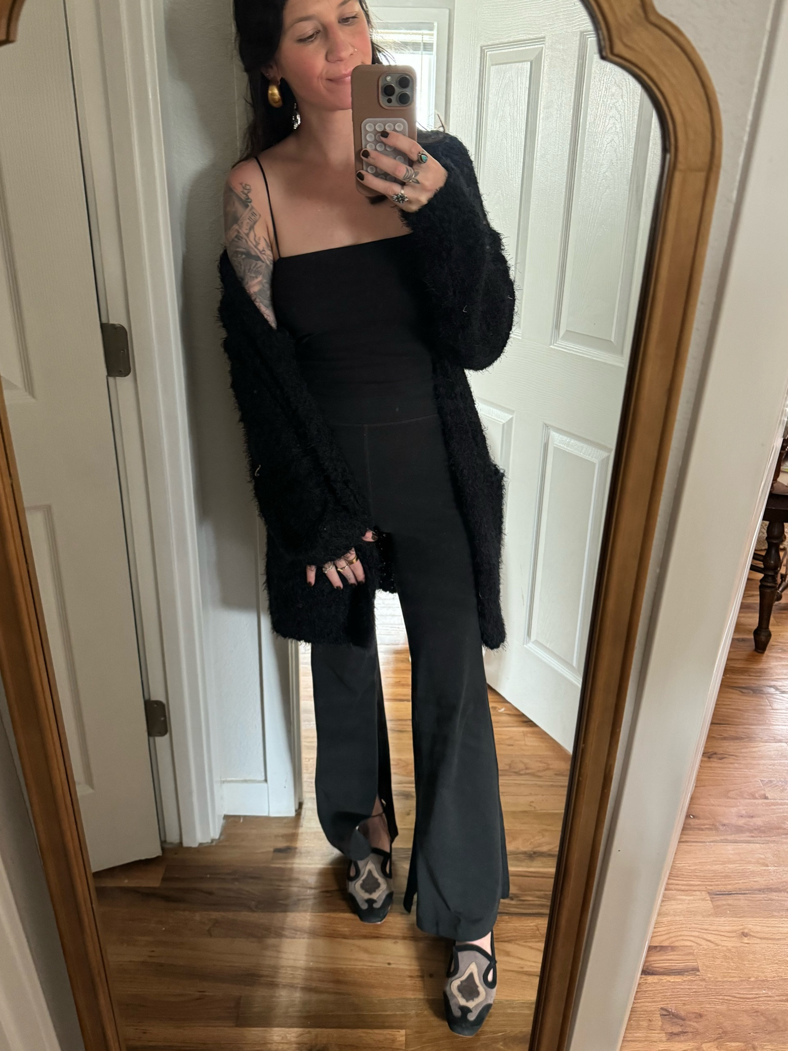 Black on black on cozy ♠️

#LTKbeauty #LTKfitness #LTKActive