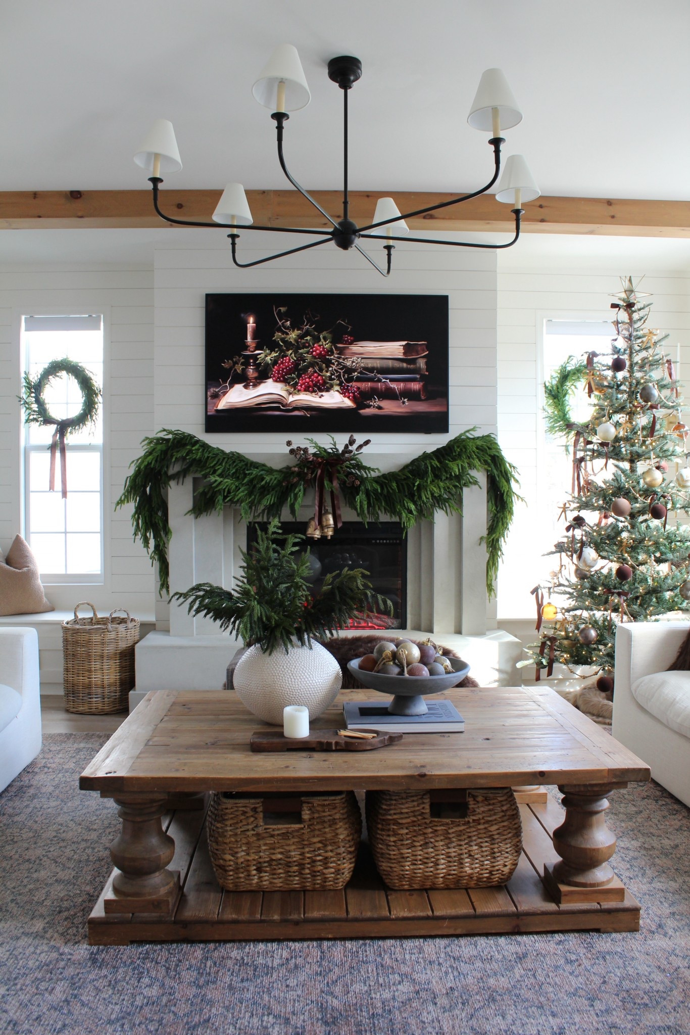 Getting your home ready for the holiday🎄@Wayfair has it ALL — from furniture and rugs to seasonal decor (think trees, garlands & wreaths 😍). Fast shipping = stress-free hosting 🙌
#ad #wayfair #wayfairpartner 

#LTKHoliday #LTKCyberWeek #LTKHome