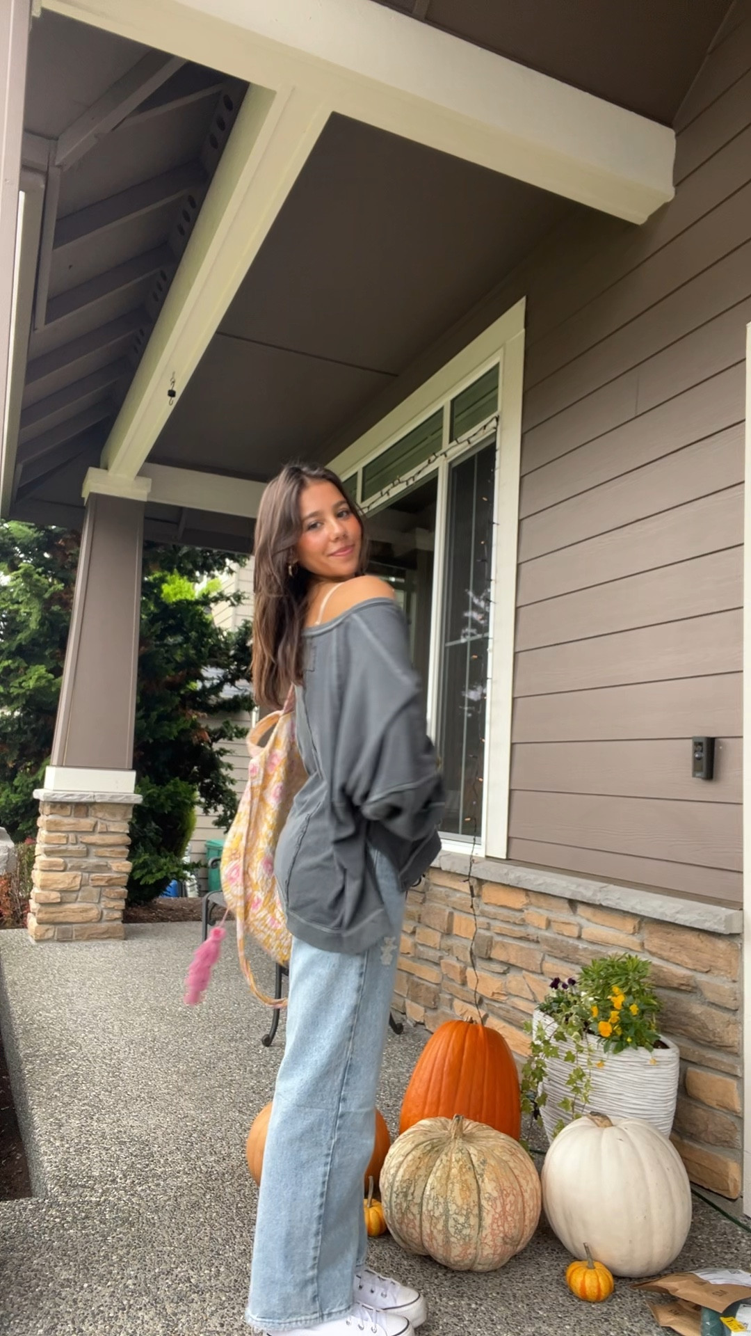 school fall fit check!! 
shirt: small
jeans: 27
