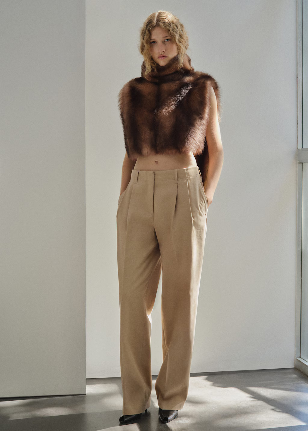 Straight-leg pleated denim trousers beige - Woman - 10 - MANGO | Mango (US/MX/AU)