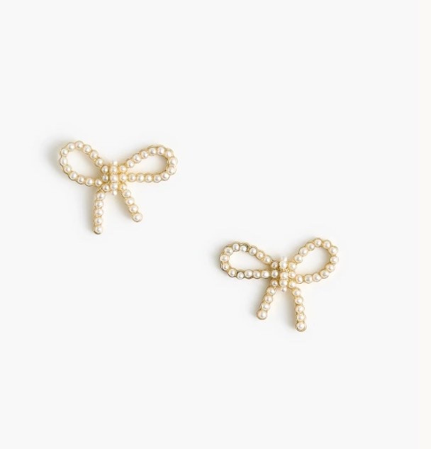 These #jcrew #earings are only $12.50. #pearlbows #preppygirl #gift

#LTKSaleAlert #LTKPetite #LTKTall
