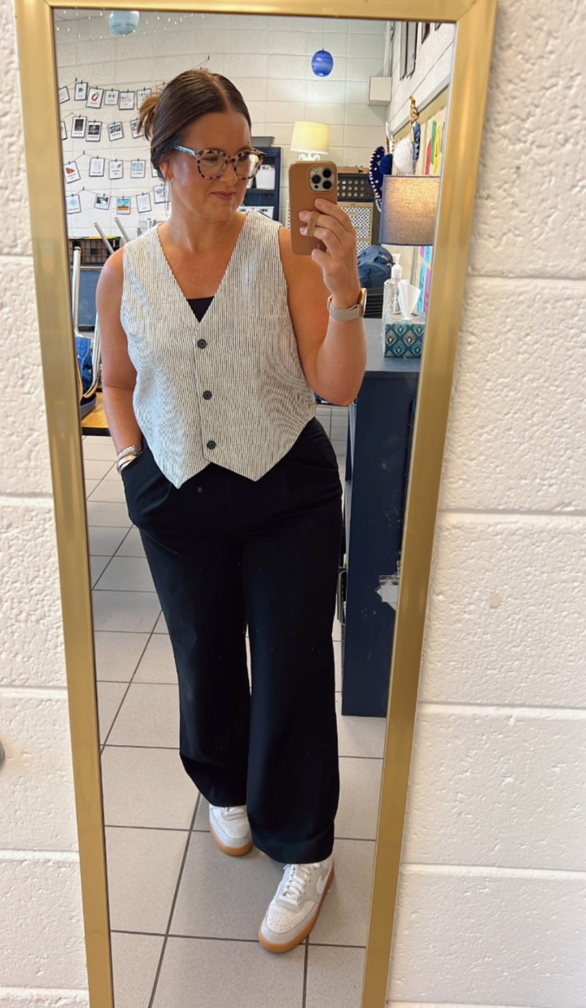 I love the vest trend but hadn’t found a style I liked until this one! Only $16.99 at @walmart right now🙌🏼  Nikes are new and on sale with an extra 20% off right now! Pants are old @anntaylor