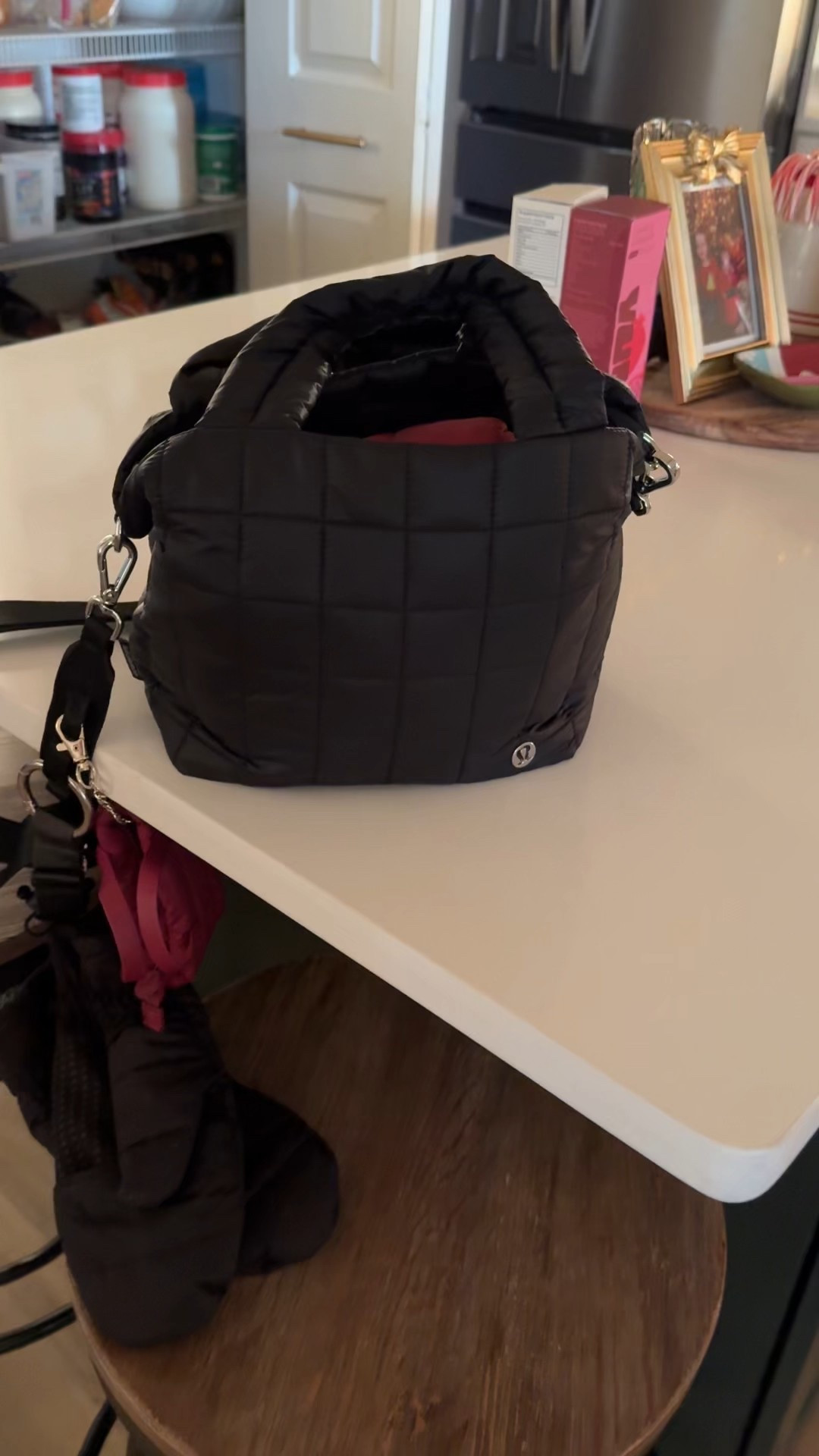 Beat purse for travel and Amazon clip for holding gloves, scarf, or even light weight jacket 

#LTKOver40 #LTKTravel #LTKFindsUnder50