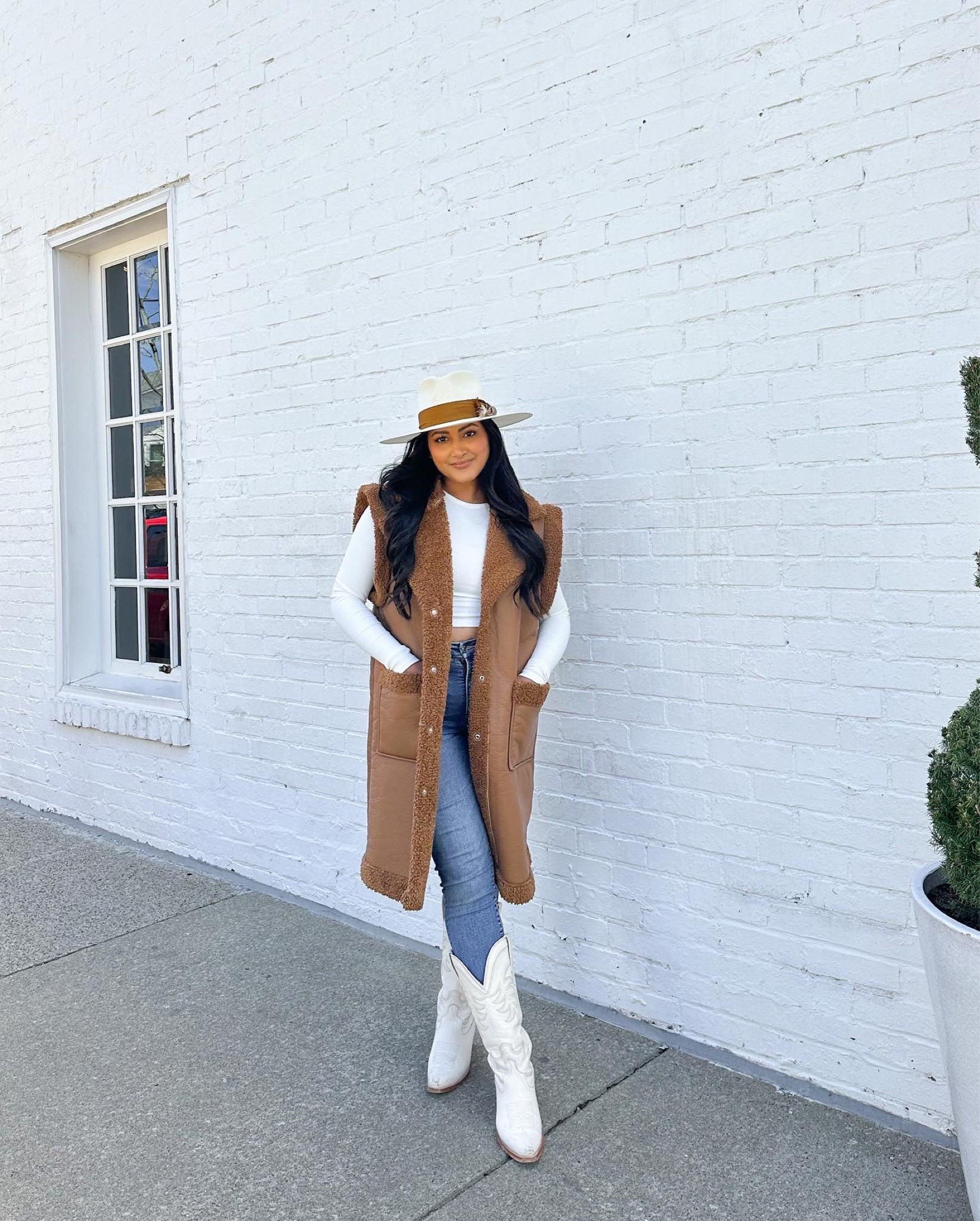 When you try to style yourself for Nashville, but it’s giving Montana 😅😂 still obsessed with this look! 

Nashville Outfits, Tecovas Boots