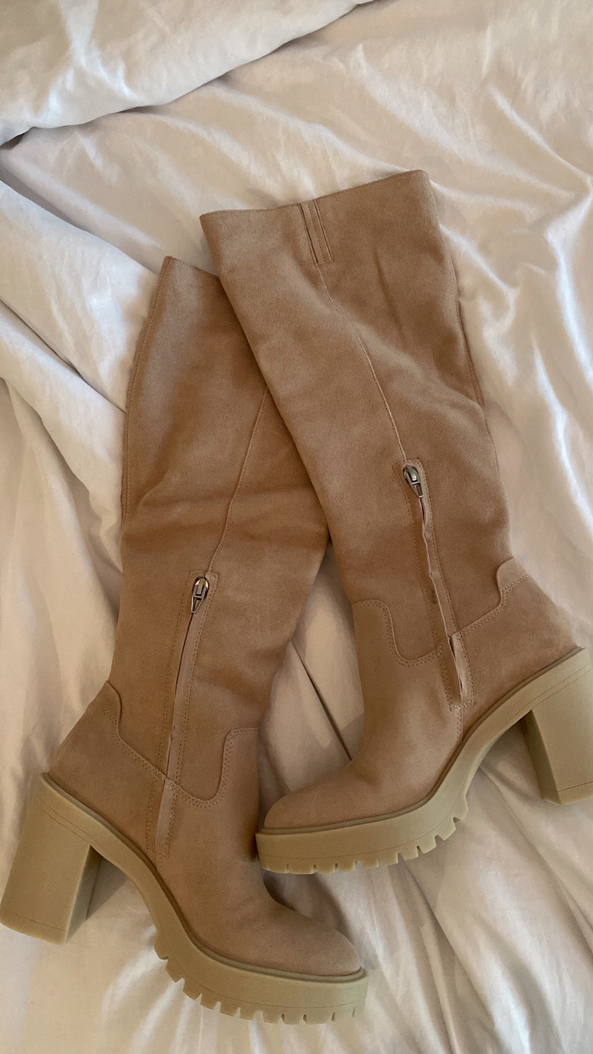 New dolce vita boots👢I’m in love😍 I sized up a full size in these. #dolcevita #boots 

#LTKHoliday #LTKGiftGuide