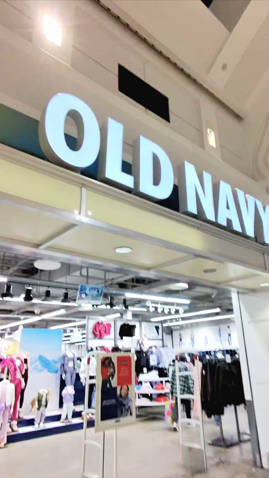 POV trying on clothes at Old Navy as a curvy midsize & petite 5’2” 🤓🫶🏼 tried on everything in a size large and the jeans were size 14.

Bust 39”
Waist 32”
Hips 47”
Height 5’2"

#LTKPlusSize #LTKMidsize #LTKPetite