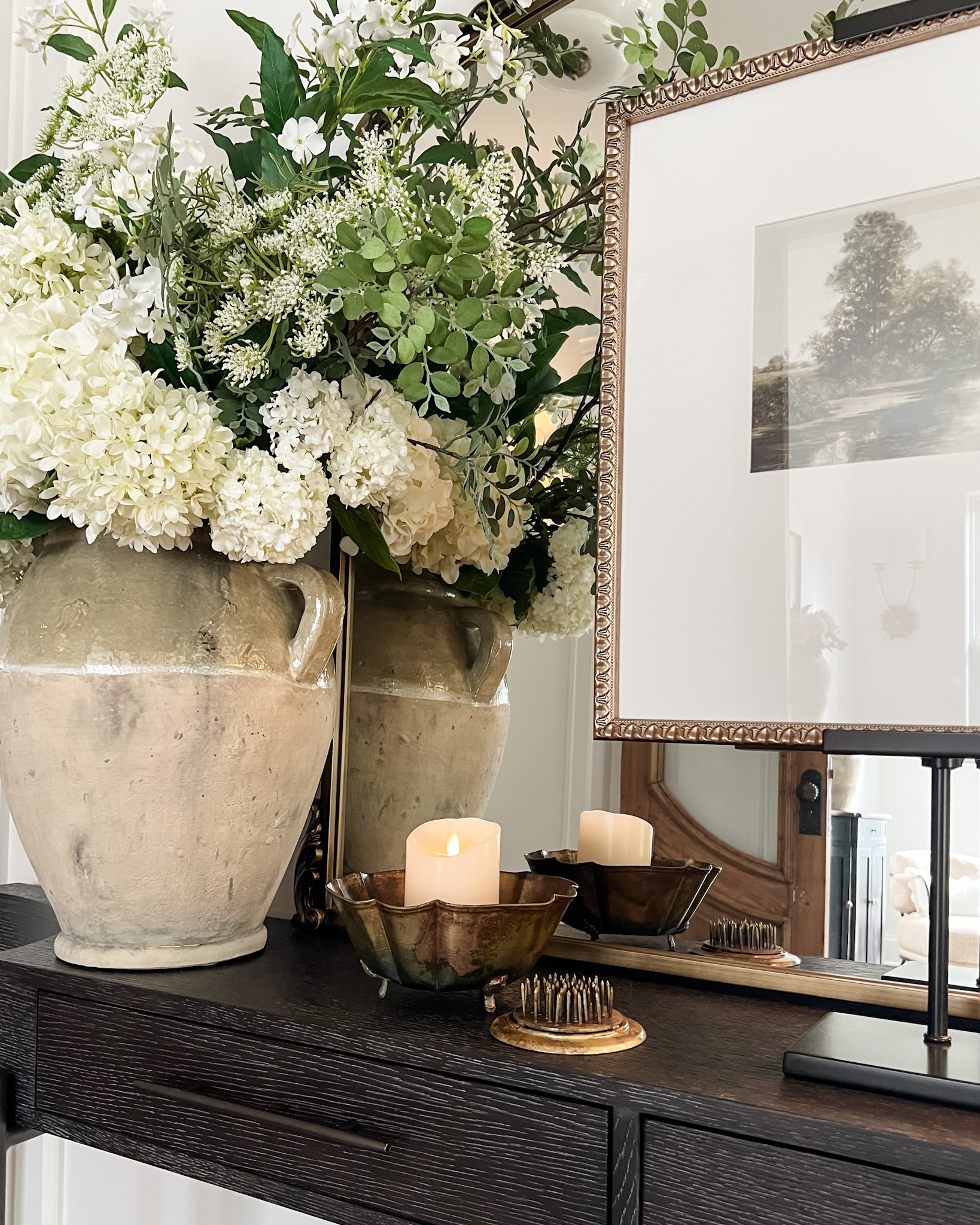  
Style your entryway to make an impression with a gorgeous vintage inspired bowl from Antique Farmhouse. I’m using as a candle holder but it comes with a floral frog if you’d like to fill it with blooms. 


 

#LTKHome #LTKSeasonal #LTKFindsUnder50