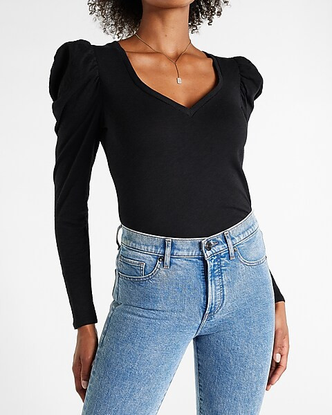 Skimming V-Neck Puff Shoulder Long Sleeve Tee | Express