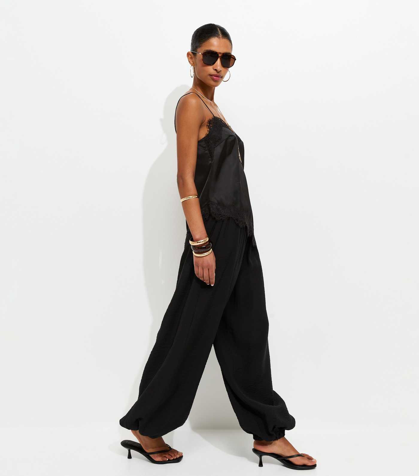 Black Cuffed Balloon Leg Joggers | New Look | New Look (UK)