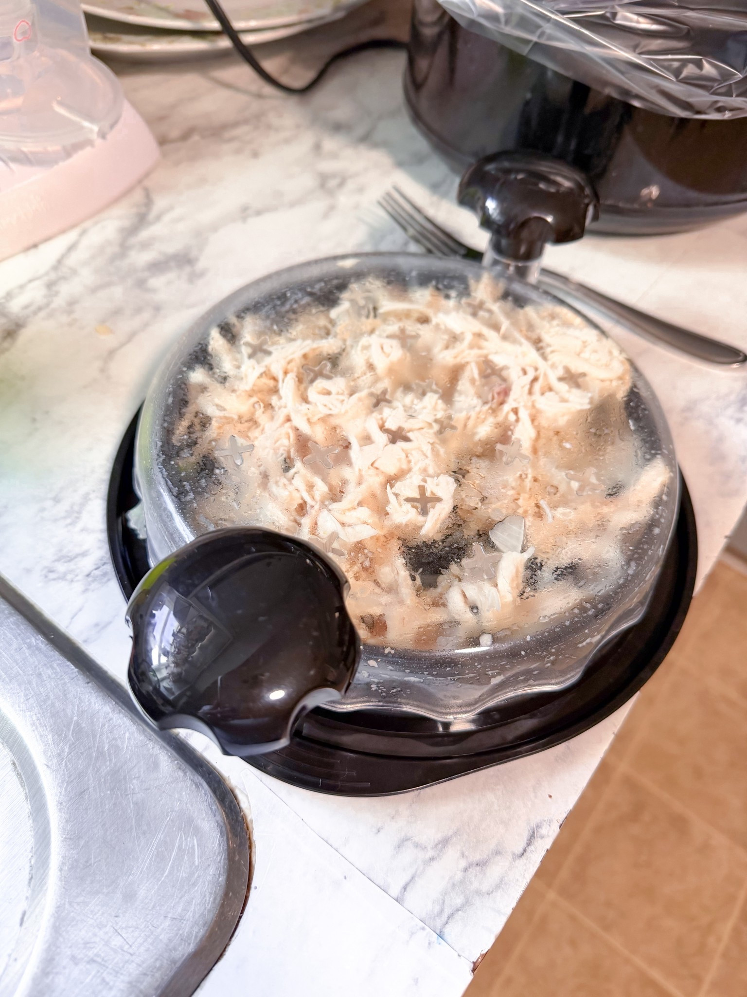 Chicken Shredder 8 Inches, Chicken Breast Shredder Tool, Cooked Meat Shredder With Clear Lid, Ergonomic Design, Auti-slip, Easy To Clean, Chicken Shredder Tool Twist, Chicken Grinder (Black

#LTKfoodie