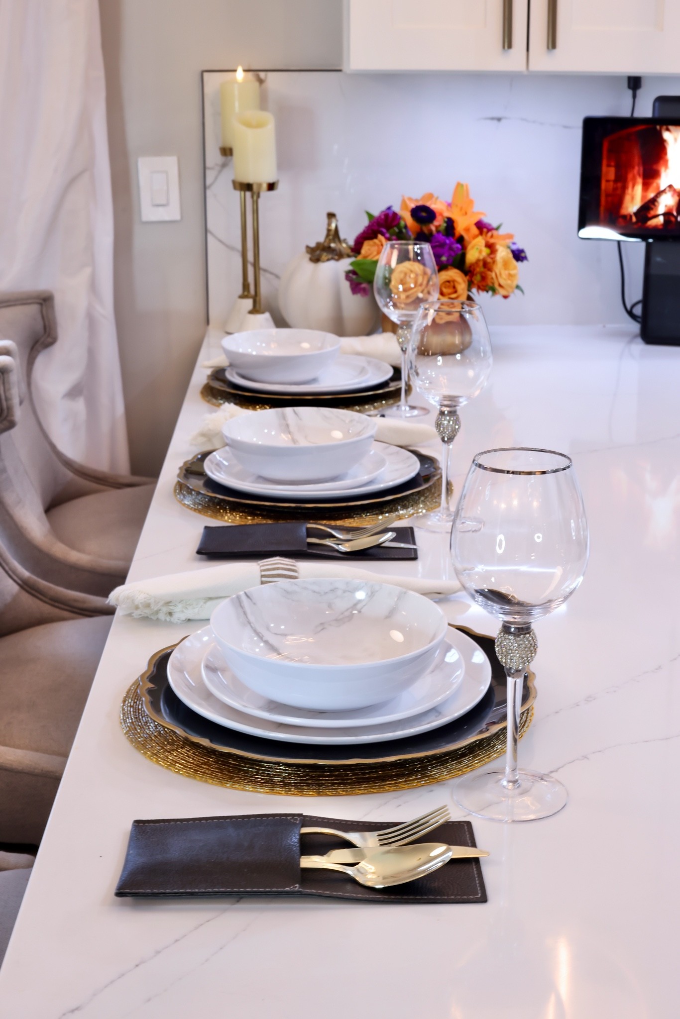 Friendsgiving table setting ideas with items from @walmart . #walmartpartner  #WalmartHome #walmart #ltkhome 

#LTKSeasonal #LTKHoliday #LTKHalloween