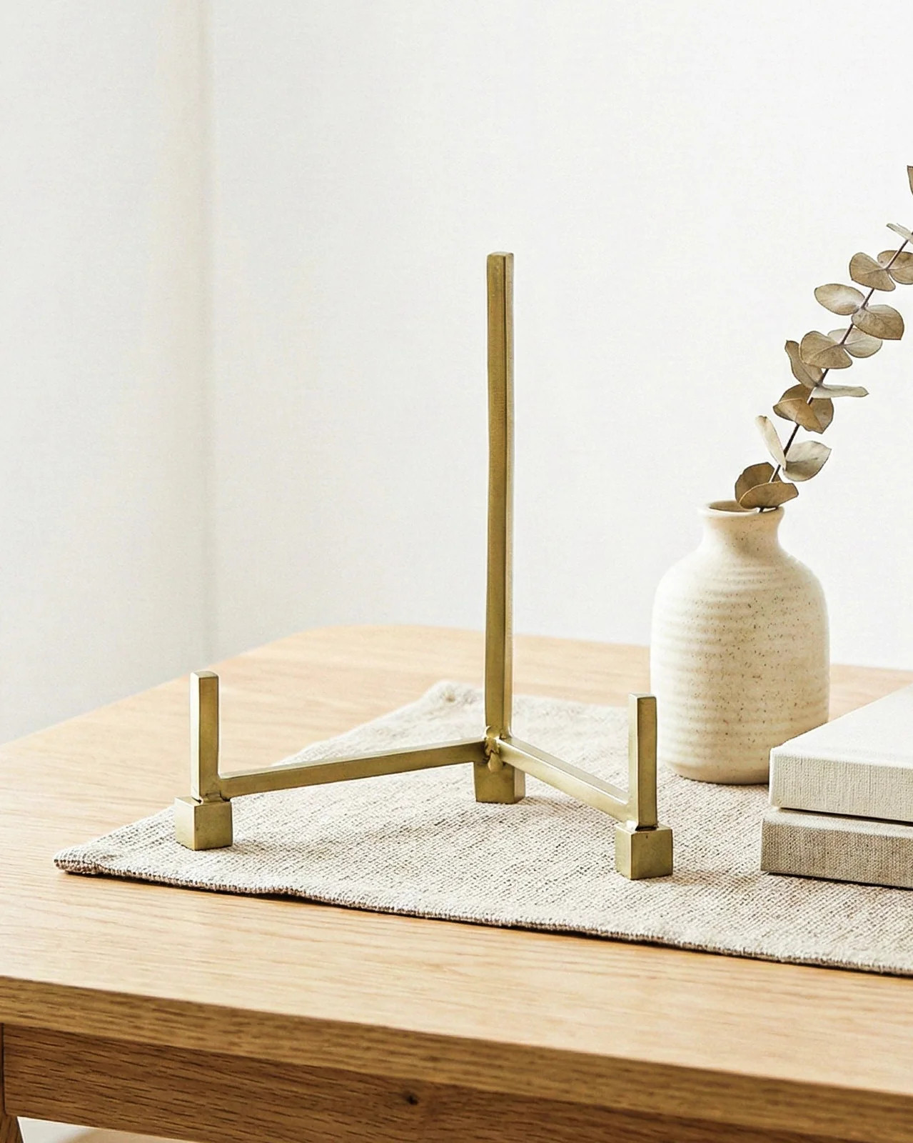 Antique Brass Square Foot Easel | MJHome