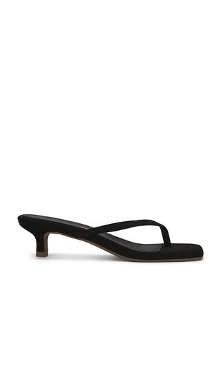 TKEES Julia Square Toe Suede Flip Flop in Black. Taglia 10. Also in 9. | Revolve Clothing (Global)