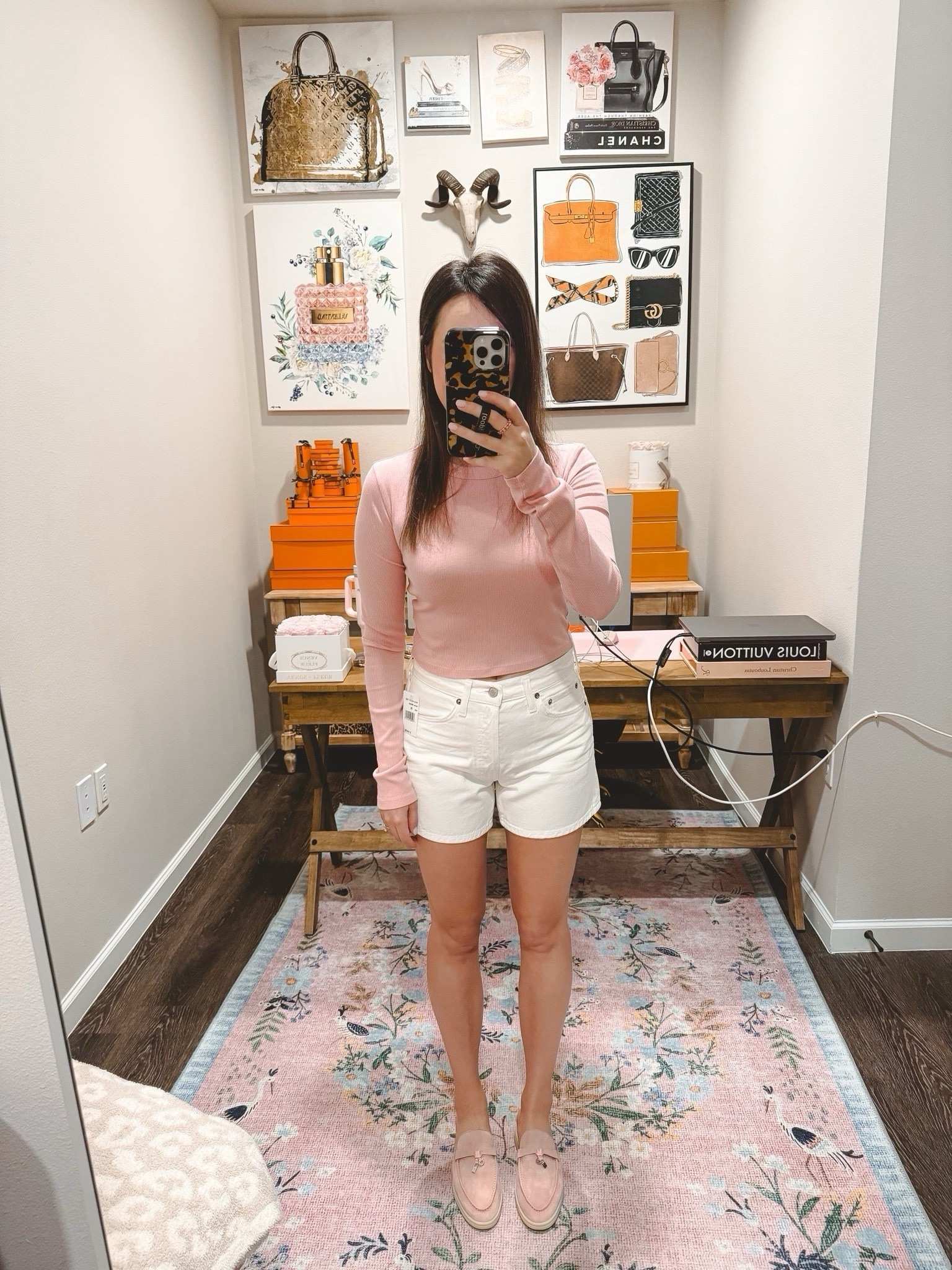 Agolde Parker long shorts. The perfect white short! Normal size 25  



#LTKFindsUnder100 #LTKSeasonal #LTKStyleTip