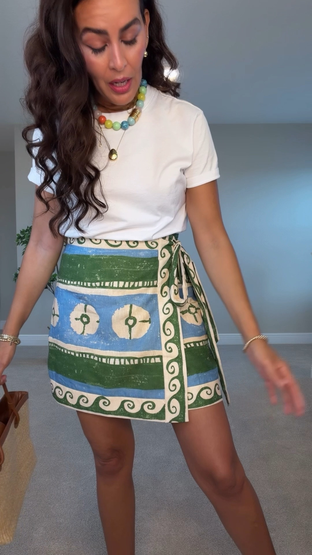 Scroll to shop⬇️ All sizing⬇️I’m 5’7” 130 pounds, size S.
Size L in button down.
Sarong one size.
Size s in wrap skirt
Size M in blue button down & tshirt.
Size xxs in striped shirt dress. Runs big.
Shies tts. @Tuckernuck

#LTKootd #LTKSaleAlert #LTKSeasonal