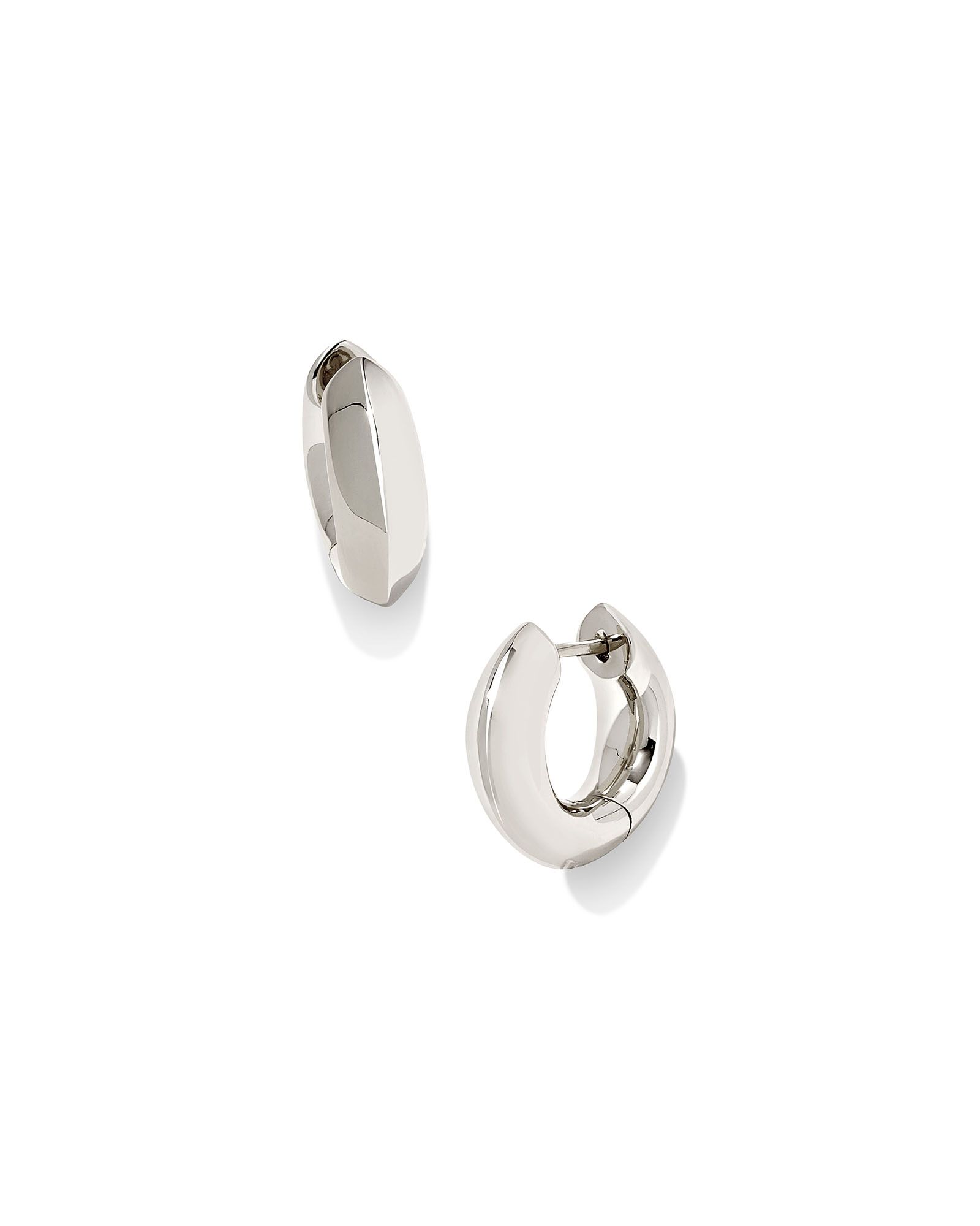 Mikki Metal Huggie Earrings in Silver | Kendra Scott | Kendra Scott