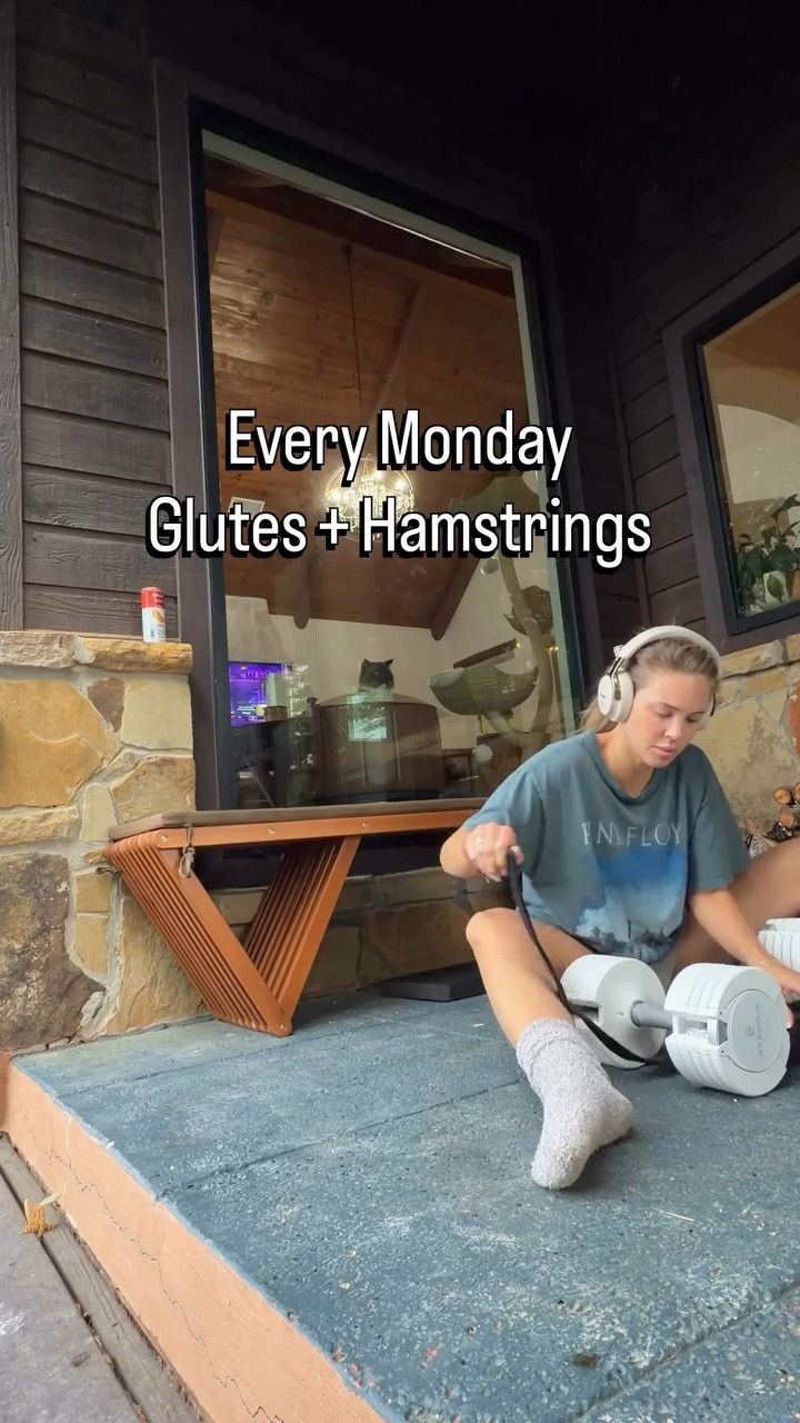 (Monday) DAY 1 — GLUTES + HAMSTRINGS
	•	Hip thrusts – 4x12 (50lbs)
	•	step ups with knee drive – 3x12/leg
	•  Hyper extension bench - 4x15 + 10 pulses - hold 20 secs last set 
	•	sumo squats – 3x12 (30 lbs)
•	Finisher: 1 min glute bridge pulse x 3

#LTKActive #LTKfitnessgoals #LTKmorningroutine