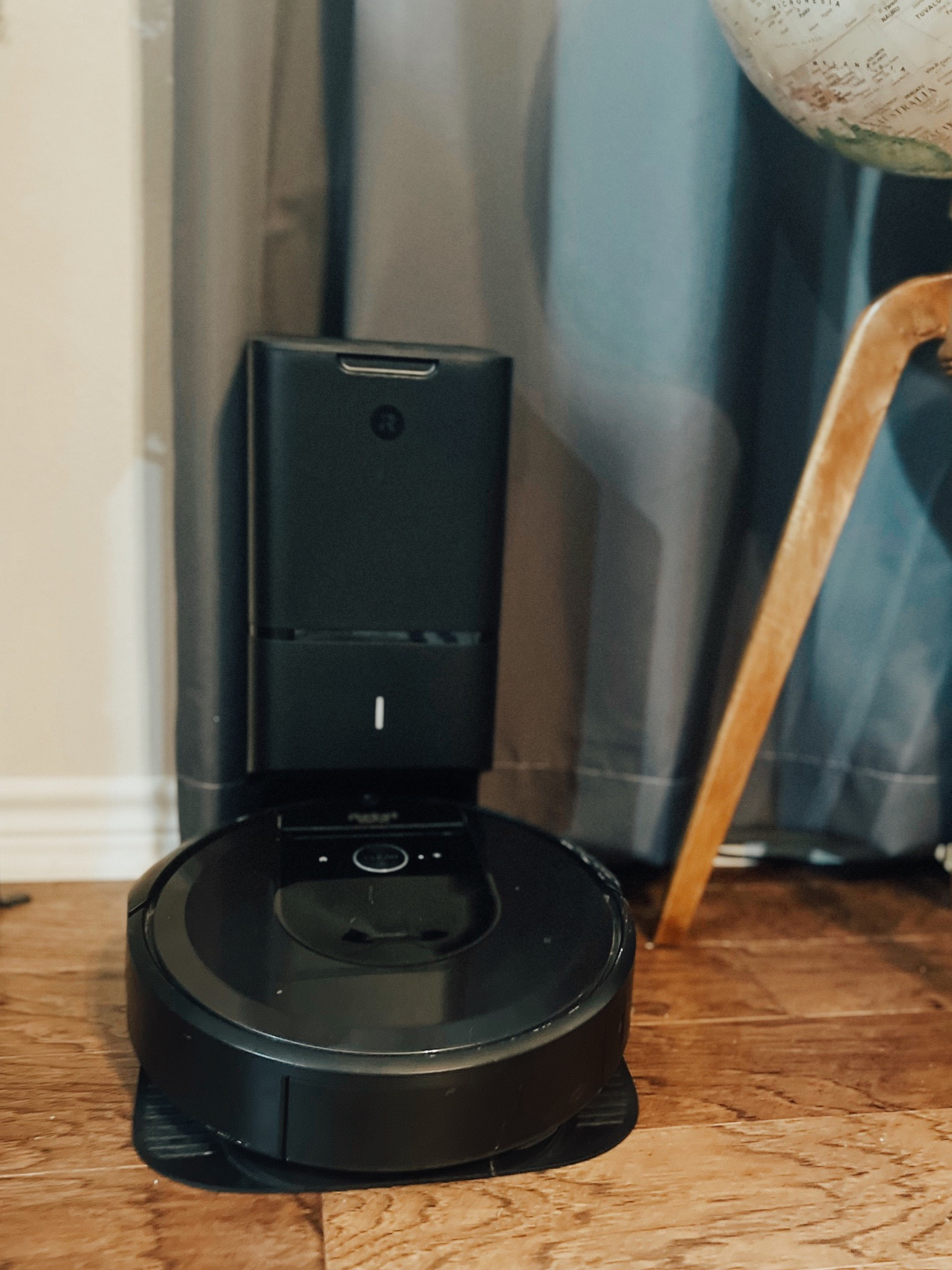 Wi-Fi® Connected Roomba® i1+ Self-Emptying Robot Vacuum