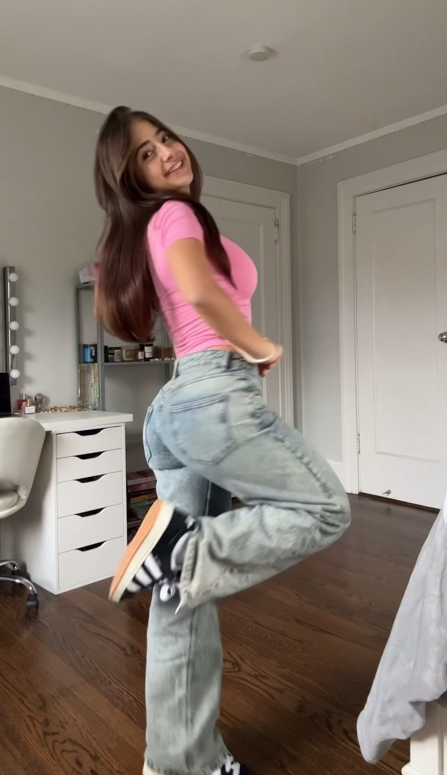 outfit inspo tiktok!
1-
top: brandy melville 
jeans: motel rocks (low rise parallel) (W26 L32) (sandy blue acid)
2-
top: brandy melville 
jeans: motel rocks (low rise parallel) (W26 L32) (80s light blue wash)
3-
top: amare (small)
pants: 0
4-
top: white fox (xxs)
jeans: xs
5-
top: kith
pants: 000
