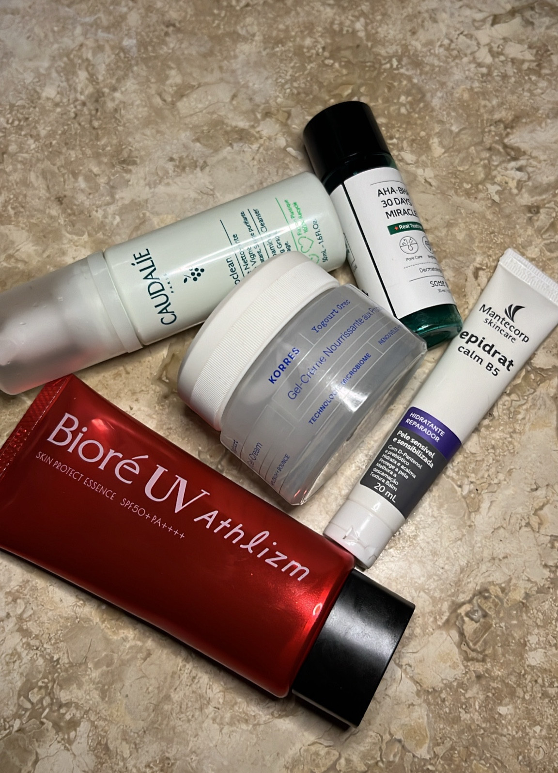 Minha rotina matinal de hoje!

Experimentei pela primeira vez o protetor solar UV Athlizm da Bioré!

O cheiro é super agradável, textura dele, não deixa aspecto oleoso, fácil de espalhar e não deixa resquício branco na pele!

#LTKbeauty #LTKbrasil