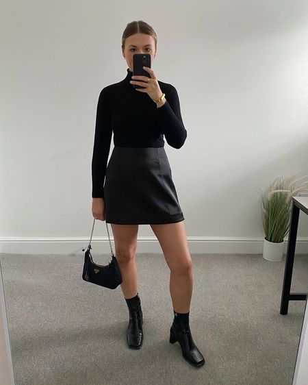Mini skirt styling 🖤

Simple and chic with a black roll neck jumper and heeled ankle boots.



#LTKstyletip #LTKHoliday #LTKSeasonal