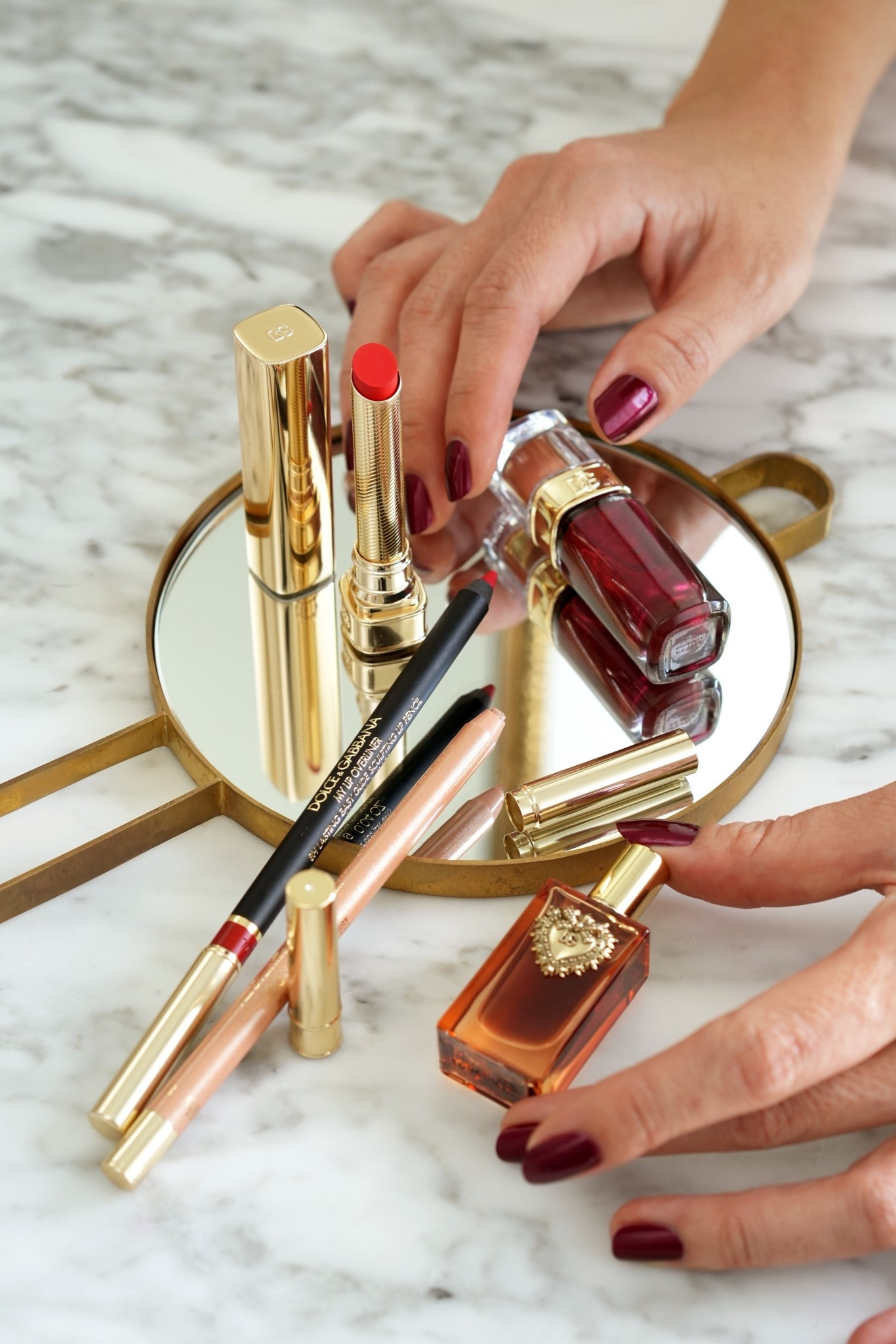 #ad Holiday ready with this glam look of red + champagne tones with the @dolceandgabbana_beauty Dazzling Red Holiday Set. Has four full-sized products and also comes in with a complimentary perfume! Shades include:

- It’s Lit! All Over Micro Highlighter in shade 03 Golden Hour
- My Lip Overliner 8H Lasting Easy Glide Sculpting Lip Pencil in shade 09 Bright Red
- My Sculpt Satin Lasting Color & Hydration Lip Stylo in shade My 25.12
- Nailed It! Quick Dry Lasting Nail Lacquer in shade 06 G.O.A.T.
- A complementary 5mL Devotion Eau de Parfum

#DGBeauty #DGMakeup #DGHoliday

#LTKBeauty #LTKHoliday