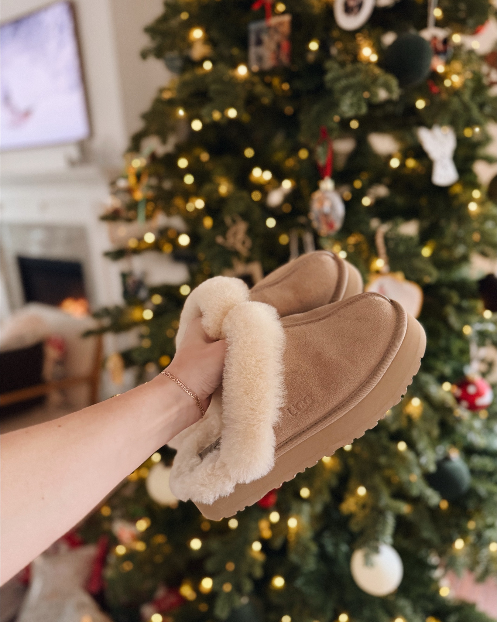 cozy gift idea for her 

* size up 0.5

#LTKHoliday #LTKGiftGuide #LTKmomlife