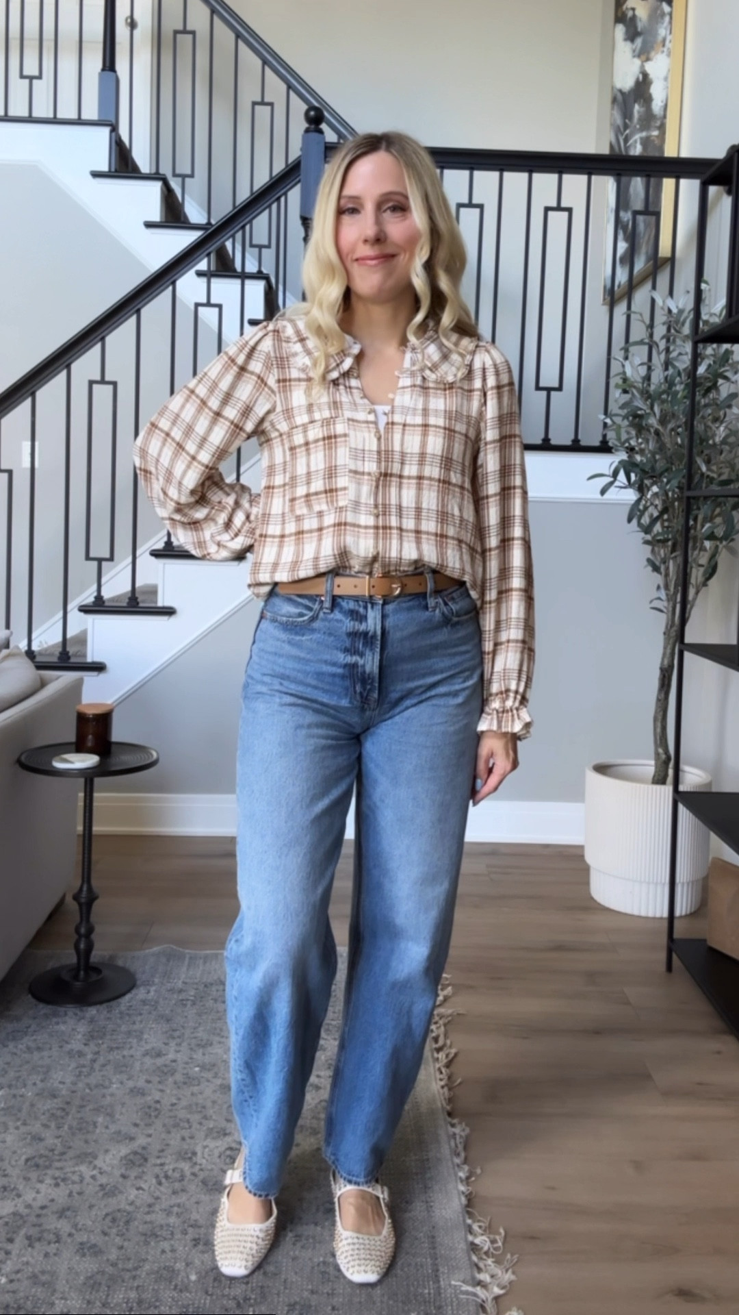 Two different days of this shirt styled two different ways! 🤎🤍 #fallshirts #falltops #plaid 

#LTKSeasonal #LTKFindsUnder100 #LTKStyleTip