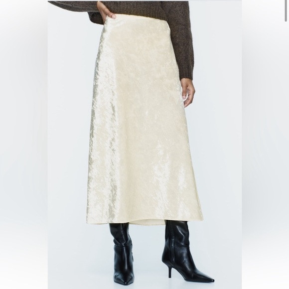 ZARA NWT Ecru Velvet Midi Skirt Size M ref 9284/840 Bloggers Fave | Poshmark