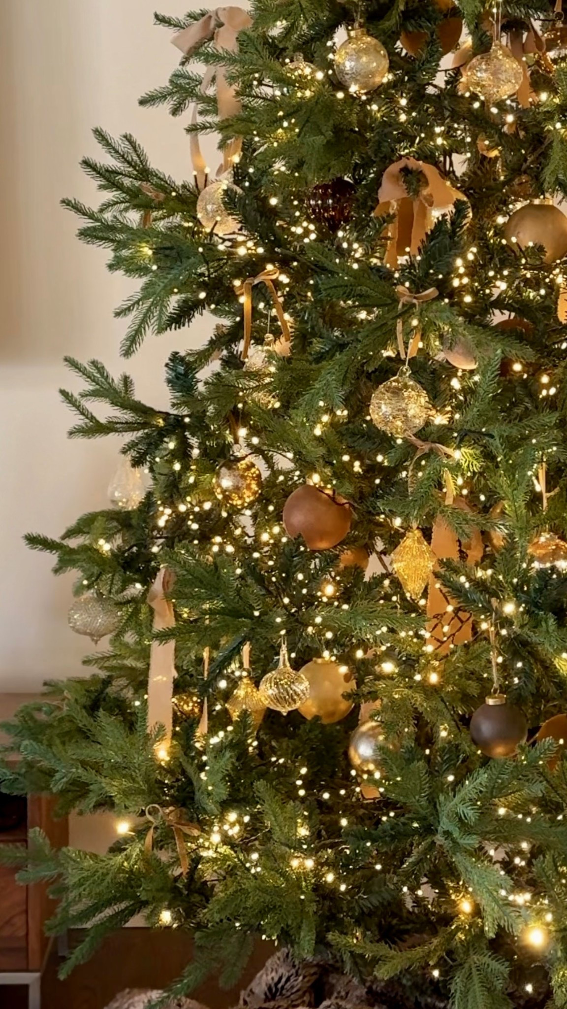 Here’s how I styled this gold tree for a warm, quiet-luxury look — soft champagne ribbon, metallic ornaments, textured finishes, and lots of layered twinkle lights. ✨

I’ve linked similar ornaments, ribbon, tree skirts, and lights if you want to recreate the look.

Follow me for more tree inspo, holiday styling, and gift guides. 🎄🤍

#tree #holiday #christmas #ornaments #brass #gold #decor #christmasdecor #treedecorating #ribbon #luxury #amazonhome

#LTKSeasonal #LTKHoliday #LTKHome