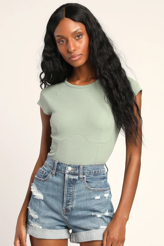 Olivia Medium Wash Distressed Ultra High Rise Denim Mom Shorts | Lulus (US)