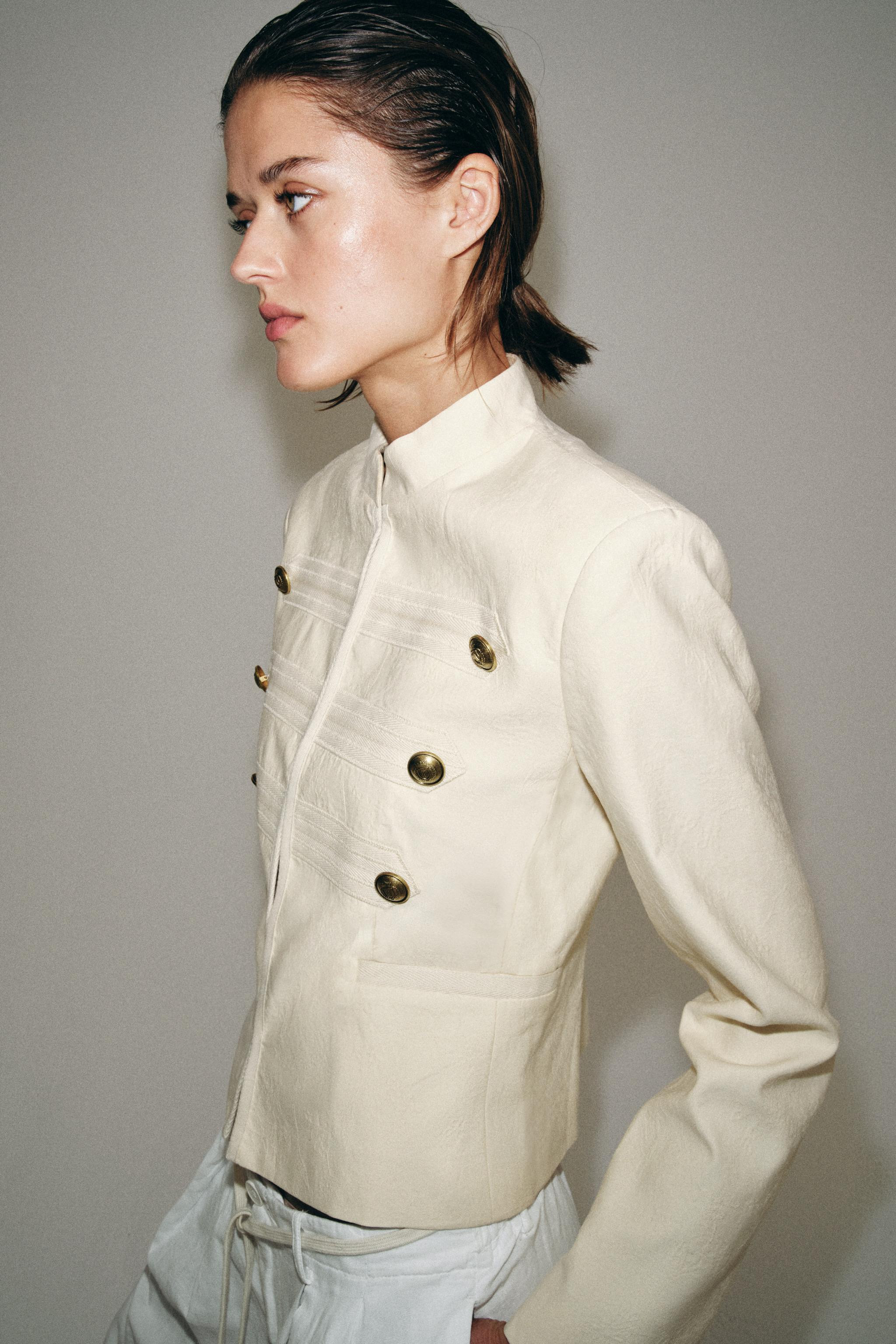 TAILLIERTE JACKE MIT KN\u00d6PFEN ZW COLLECTION | Zara DE