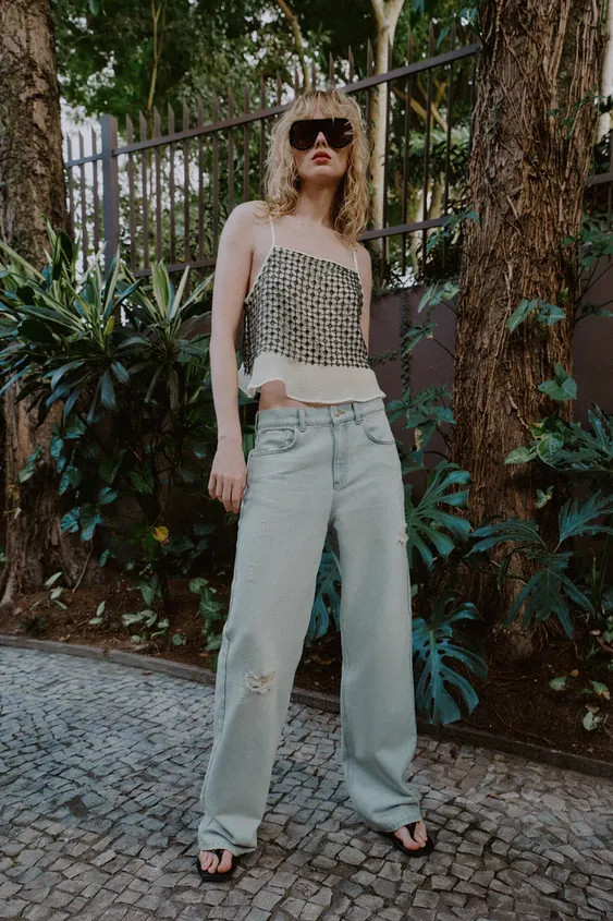 MID-RISE - STRAIGHT - RIPPEDMid-rise jeans with five pockets. Straight leg. Ripped detail. Front ... | Zara US