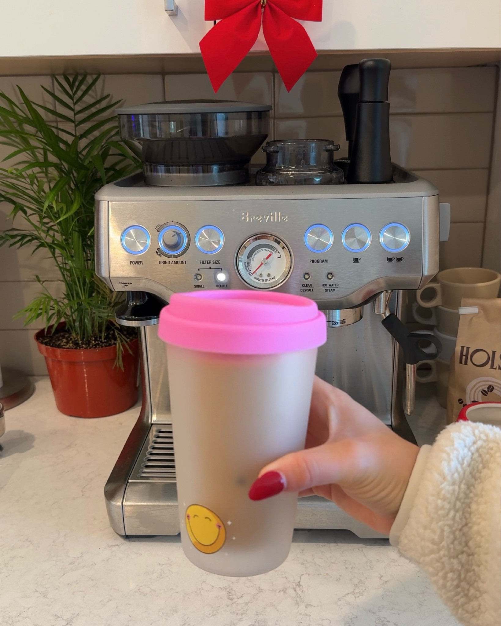 the cutest reusable coffee cup (tagged similar styles from the same brand, this one wasn’t available) + best coffee machine everrrr (worth the investment) #coffee #coffeecup #icedlatte

#LTKHome #LTKGiftGuide #LTKFindsUnder50