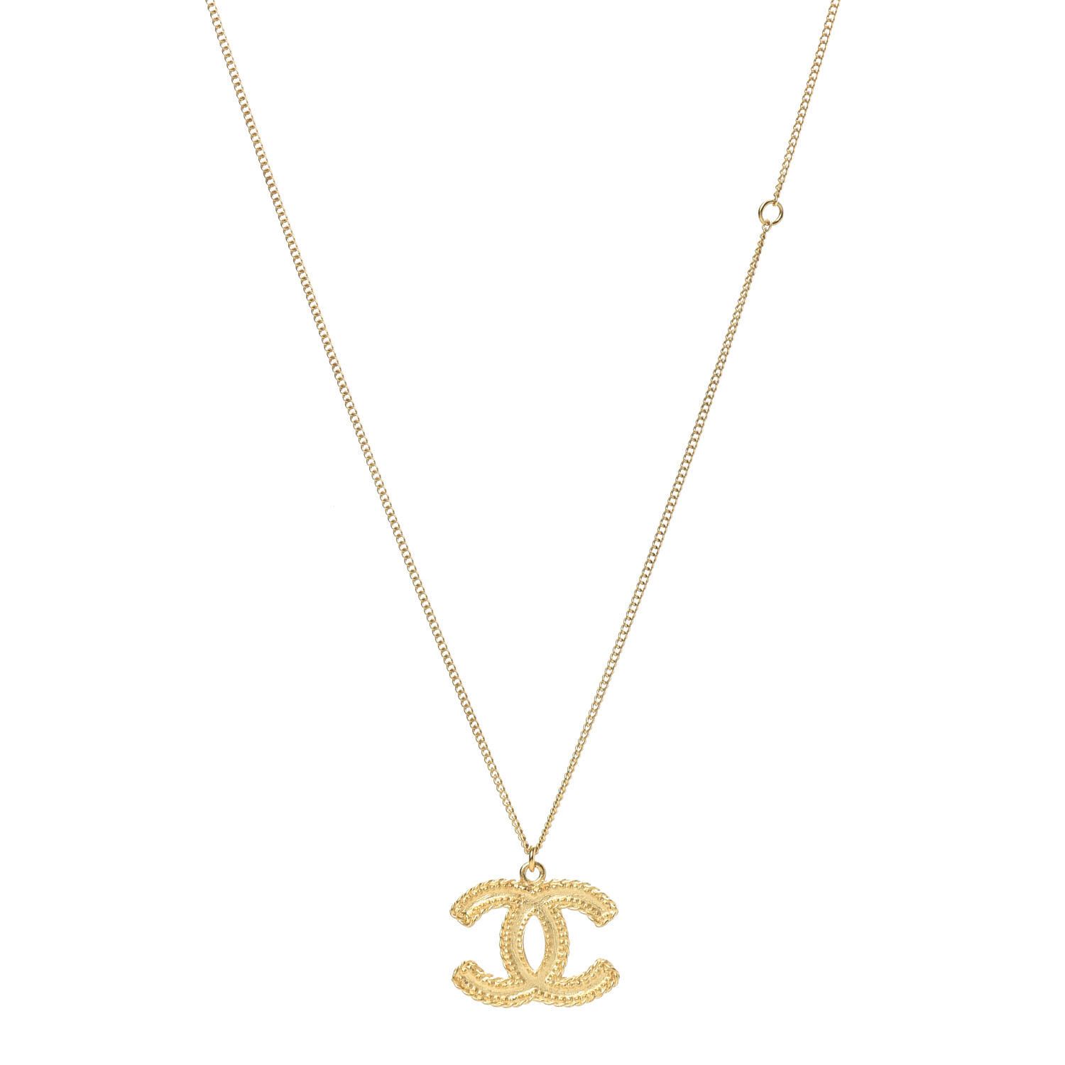 CC Necklace Matte Gold | Fashionphile