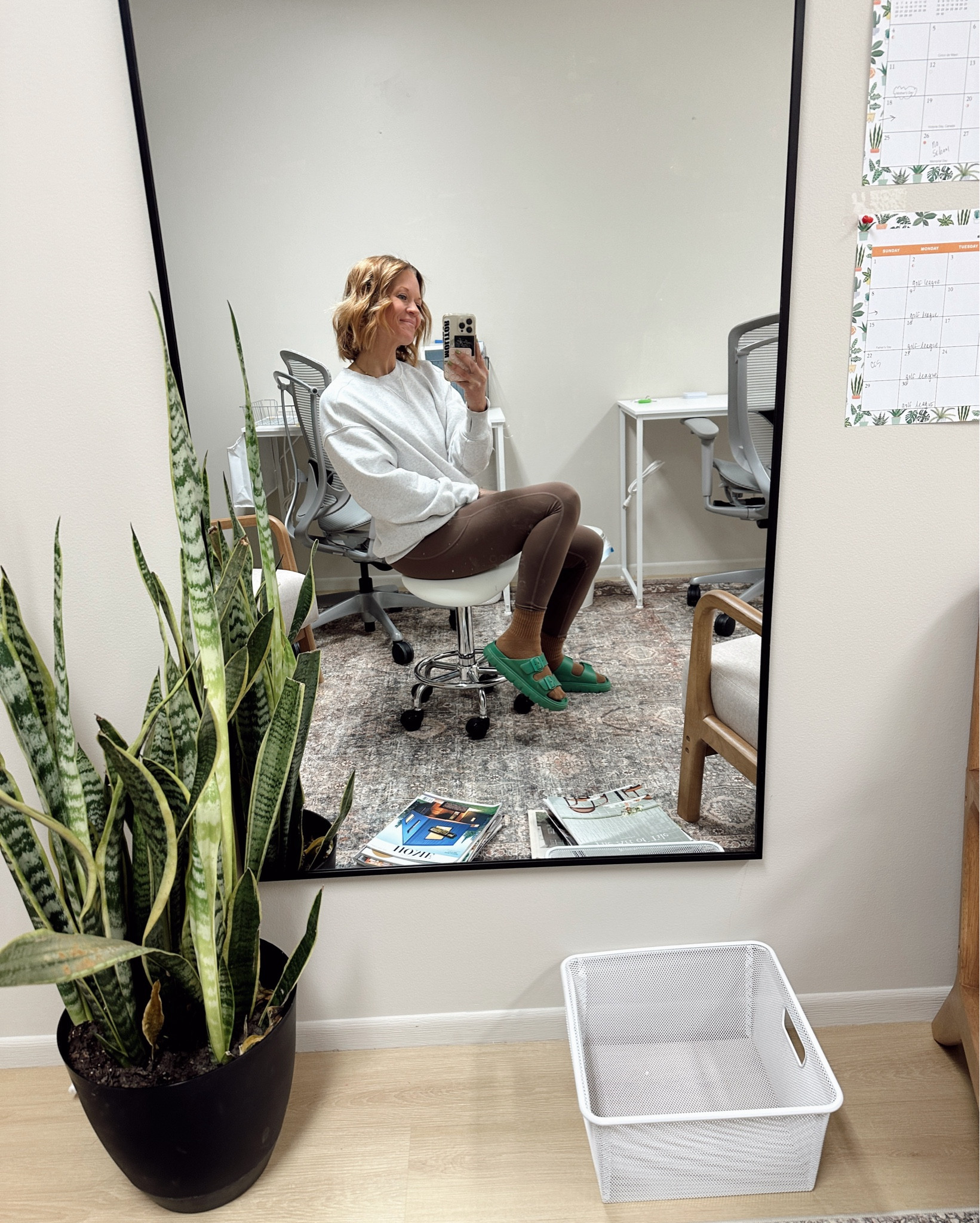 Office revamp + OOTD 

Desk & rug are currently on major sale! 