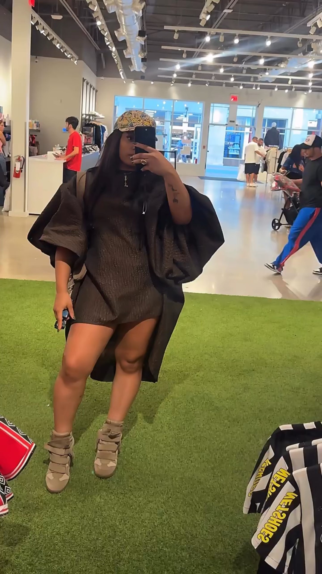 I spent 8 hours shopping today and walked out with 4 items😒

Atleast Jordan found a ton of stuff! Online shopping it is 😂

Comment LOOKS for deets🤳🏾