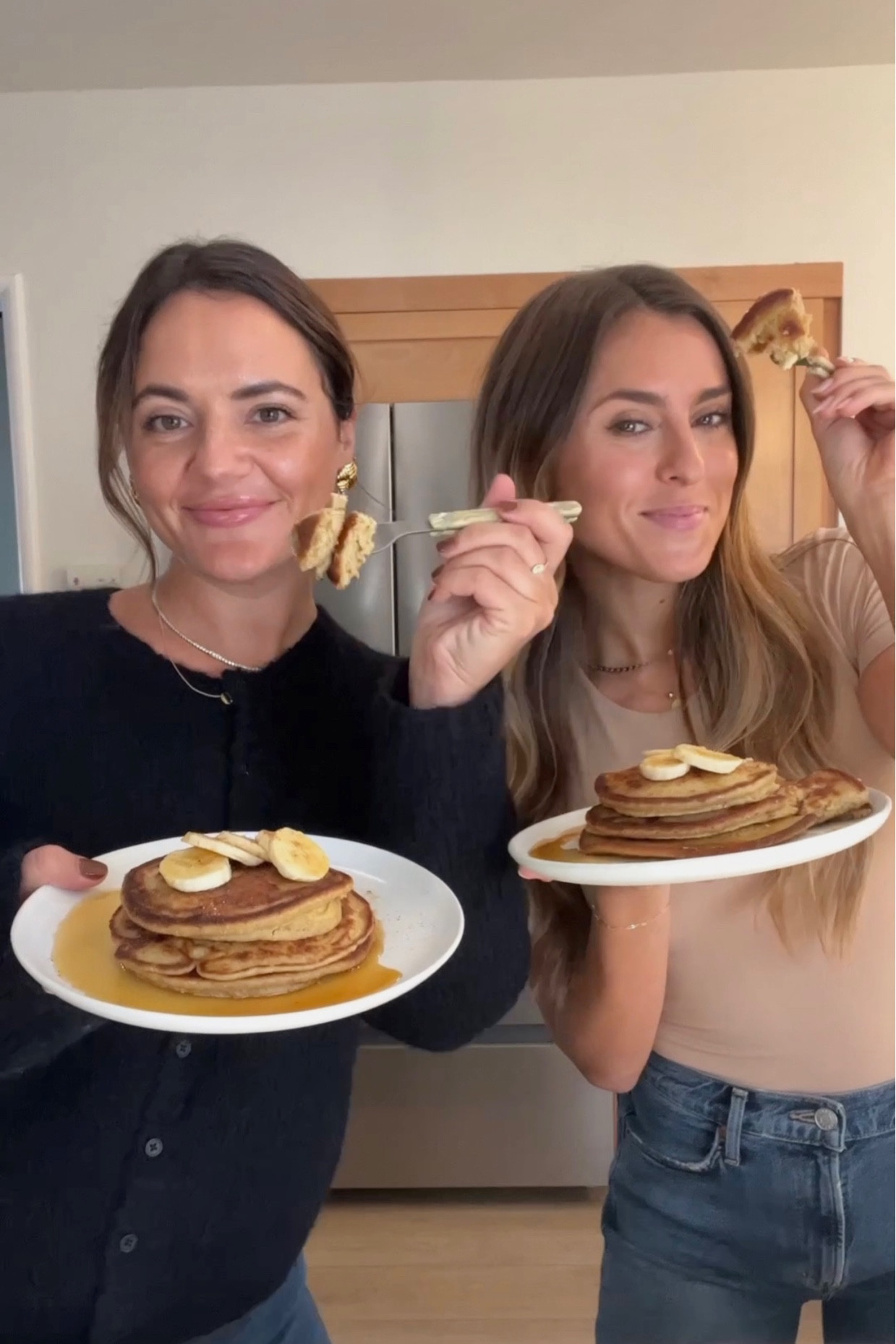 Here’s everything you need to make my newest recipe: High Protein Blender Banana Oat Pancakes 🍌🥞