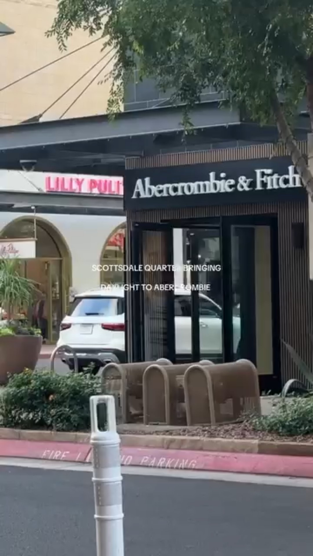 The lights are on 👏🏻 #abercrombieandfitch #abercrombietryon