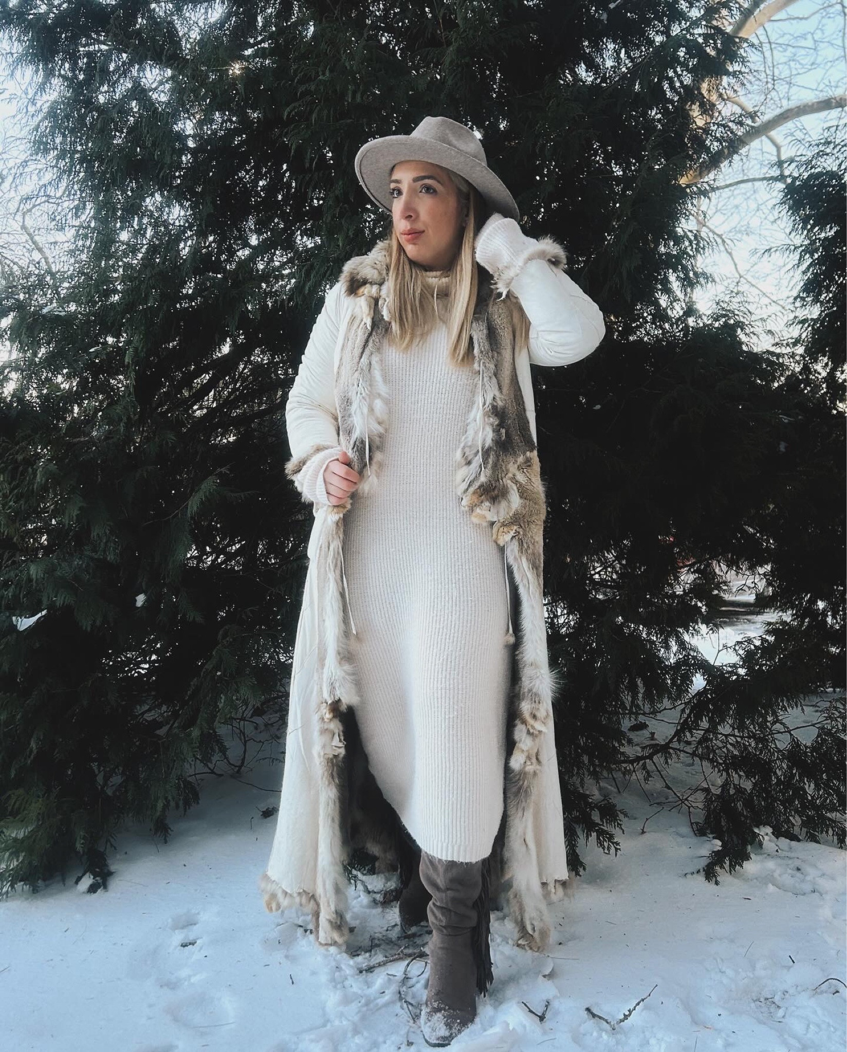 Walking in a winter wonderlandd

#LTKstyletip #LTKfindsunder100 #LTKSeasonal