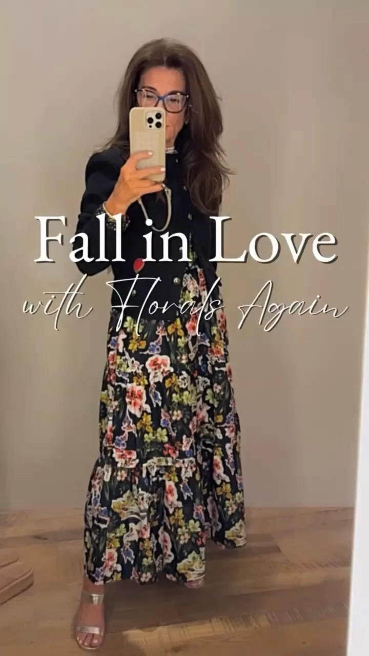 I’m obsessed with this fall floral dress! 🌸 It’s a petite extra small and fits like a dream. The way it gathers under the bust is so flattering—it really highlights that smallest part of your waist. Plus, the v-neck with a little snap makes it perfect for any bust size. Fall florals are everywhere right now, and I know you’ll love them as much as I do! 😍 

#LTKSeasonal #LTKTravel #LTKStyleTip