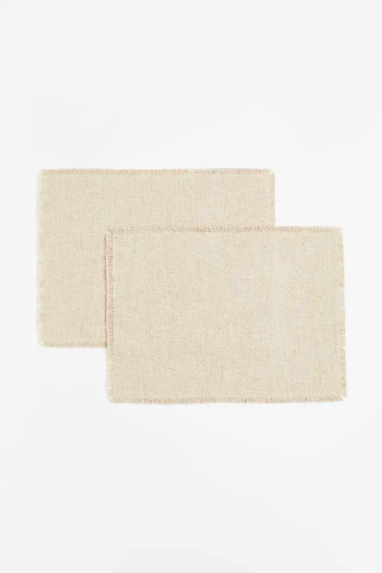 2-pack fringed place mats | H&M (US + CA)