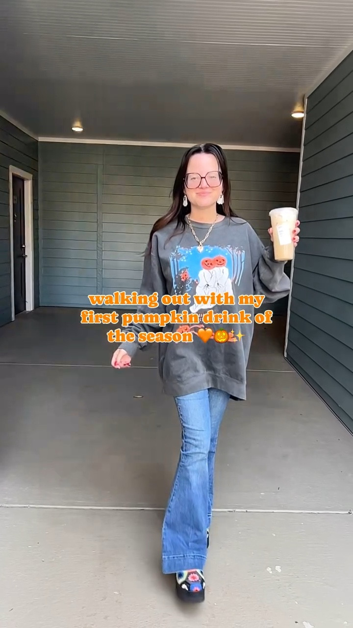 It’s time 🎃✨🧡👏 #pumpkinspice #pumpkinseason #shopkristinjones #everydayoutfit 

Pumpkin spice, Crewneck, Fall outfit, everyday outfit, clogs, flare jeans, eye buy direct

#LTKSeasonal #LTKFallSale #LTKHalloween